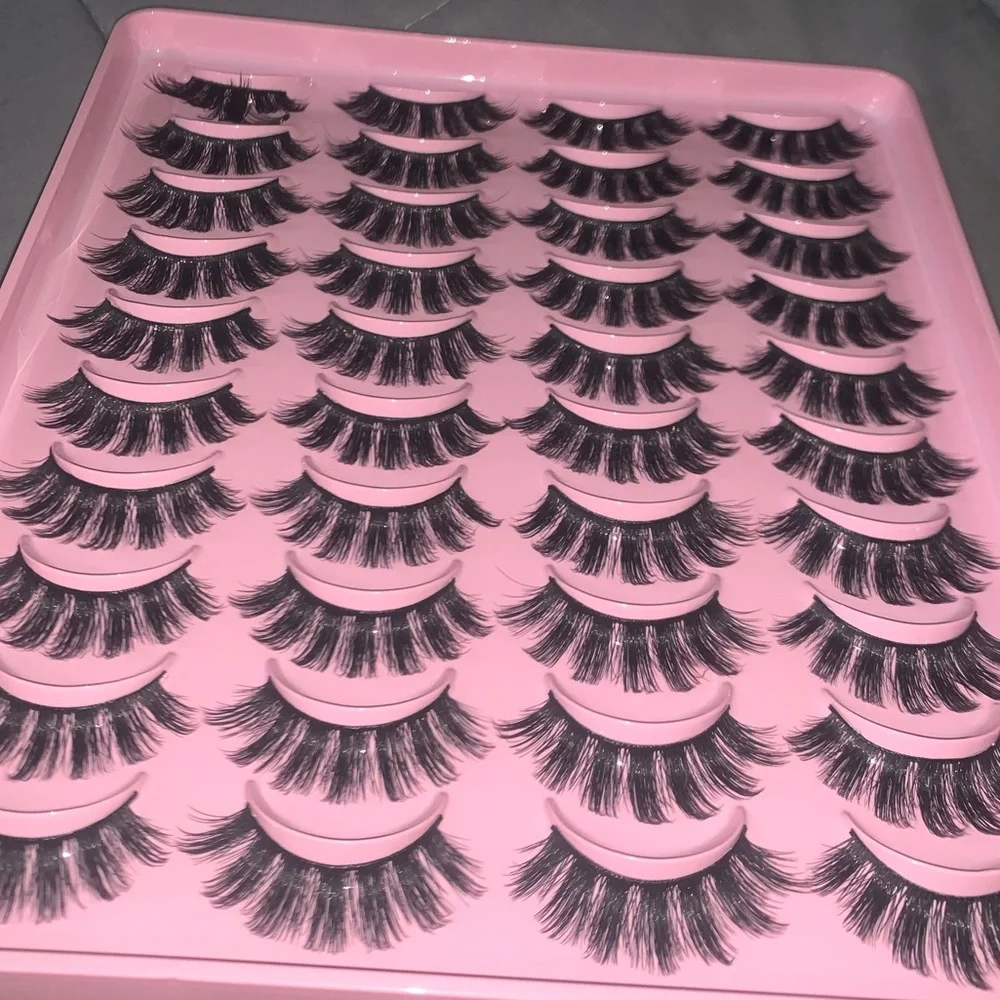 Lashes - Picture 3 of 6
